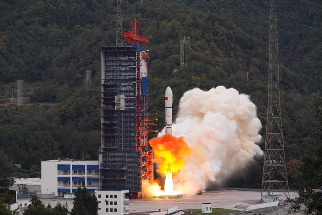 焦点平台：长二丁火箭携手远征三号上面级发射成功